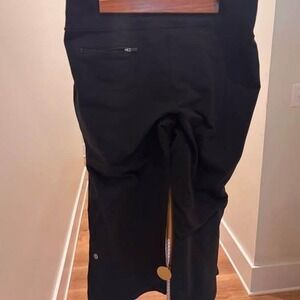 #153 Lululemon Cropped Gouchos- Size 10- 23' inseam -black- $30